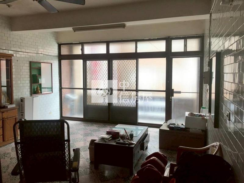 新明市場大地坪黃金透店房屋室內格局與周邊環境