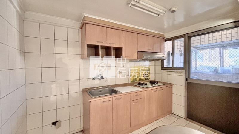 芳鄰名邸三房平車房屋室內格局與周邊環境