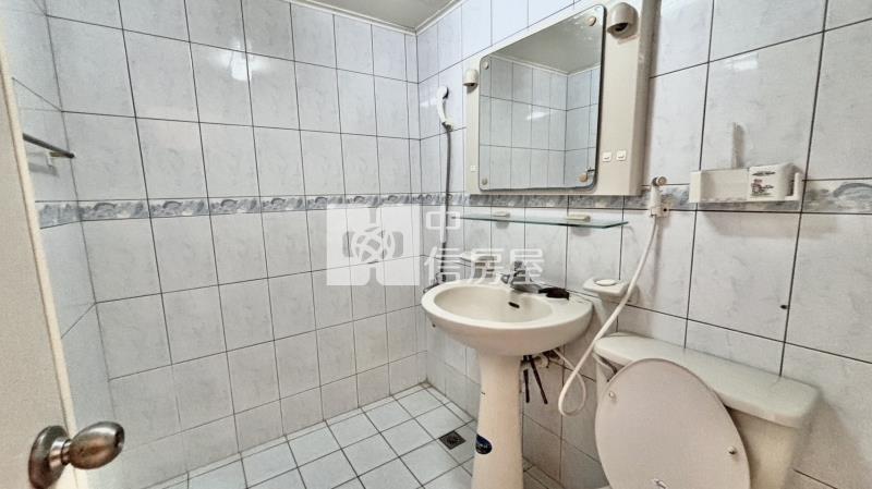 芳鄰名邸三房平車房屋室內格局與周邊環境