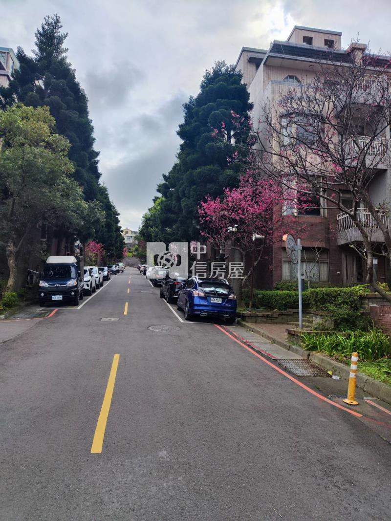 楊梅交流道旁上疊別墅+車位房屋室內格局與周邊環境