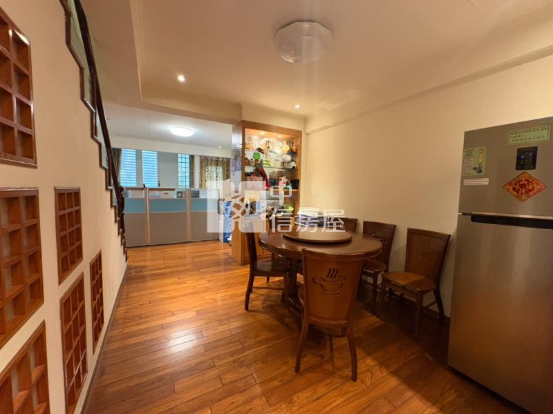 龍潭百年【牛津特區】雙併出租別墅｜3車位開底合一房屋室內格局與周邊環境