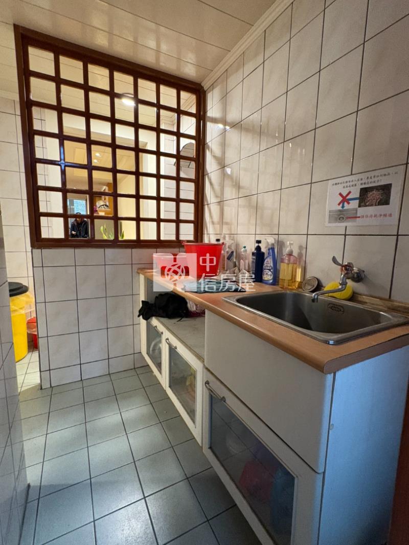 龍潭百年【牛津特區】雙併出租別墅｜3車位開底合一房屋室內格局與周邊環境