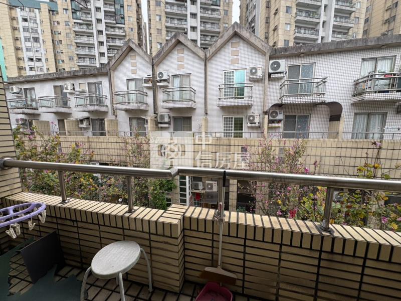 龍潭百年【牛津特區】雙併出租別墅｜3車位開底合一房屋室內格局與周邊環境