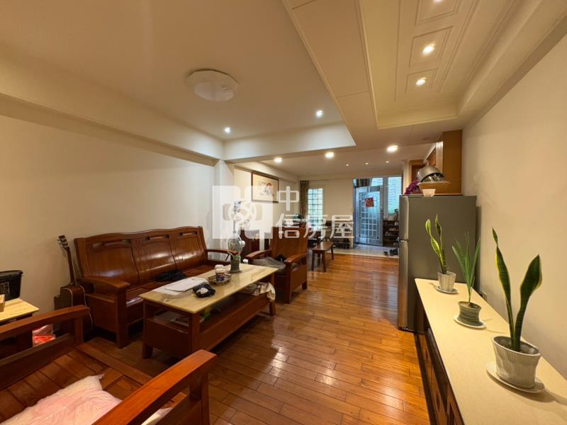 龍潭百年【牛津特區】雙併出租別墅｜3車位開底合一房屋室內格局與周邊環境