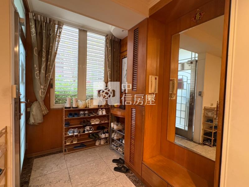 龍潭百年【牛津特區】雙併出租別墅｜3車位開底合一房屋室內格局與周邊環境