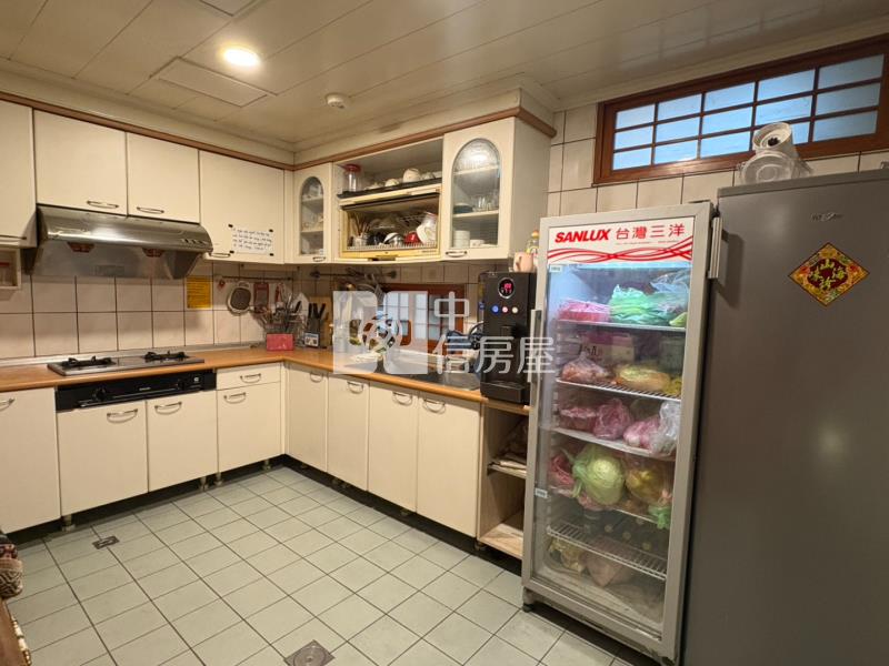 龍潭百年【牛津特區】雙併出租別墅｜3車位開底合一房屋室內格局與周邊環境