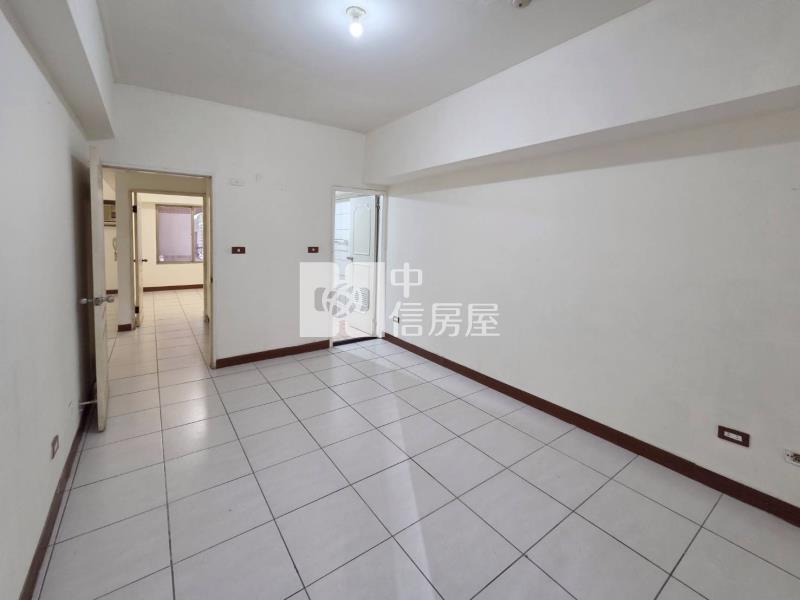 頂好文心稀有三房平車房屋室內格局與周邊環境