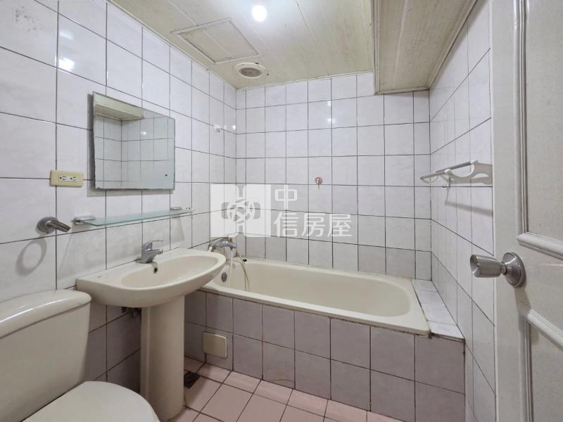 頂好文心稀有三房平車房屋室內格局與周邊環境