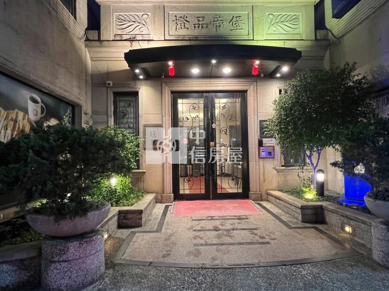 愛買商圈｜橙品帝堡電梯別墅+車庫房屋室內格局與周邊環境