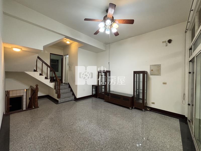 平鎮中豐路非常大地透天房屋室內格局與周邊環境