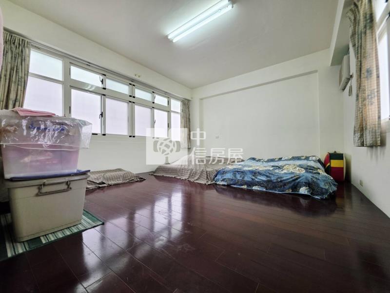 大里大四房前院停車邊間別墅房屋室內格局與周邊環境