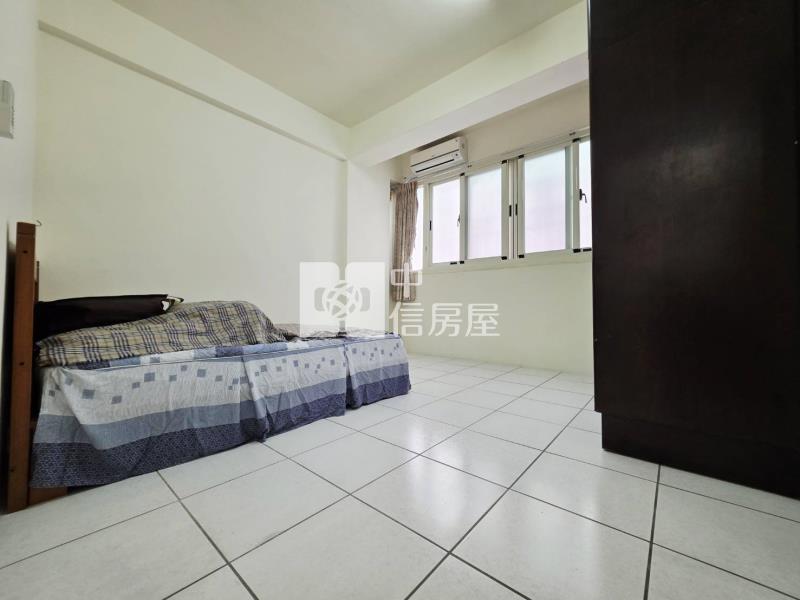 大里大四房前院停車邊間別墅房屋室內格局與周邊環境