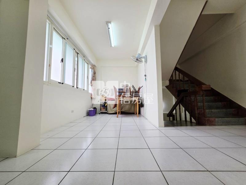 大里大四房前院停車邊間別墅房屋室內格局與周邊環境