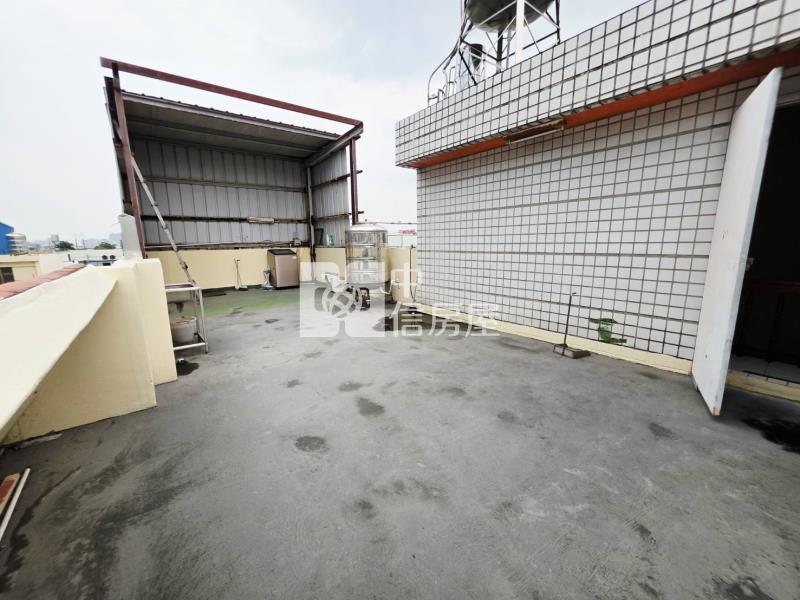 大里大四房前院停車邊間別墅房屋室內格局與周邊環境