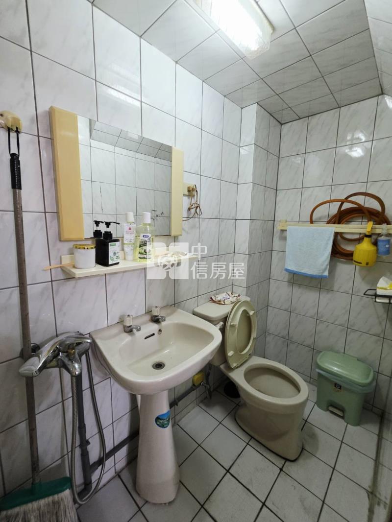 大里大四房前院停車邊間別墅房屋室內格局與周邊環境