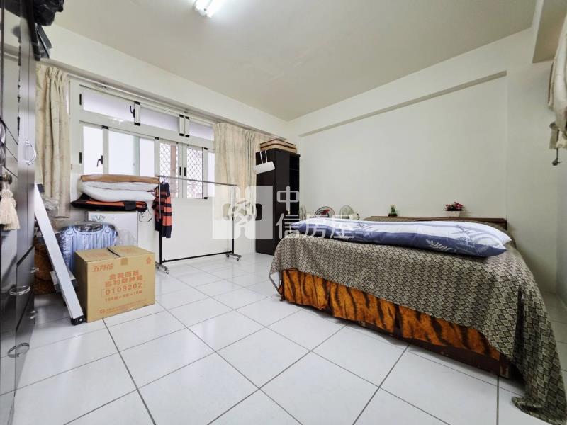 大里大四房前院停車邊間別墅房屋室內格局與周邊環境