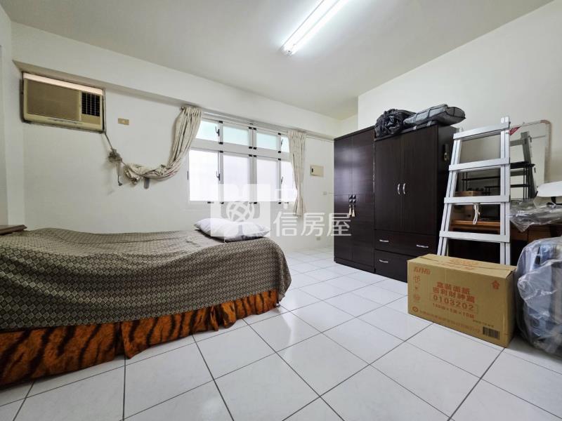 大里大四房前院停車邊間別墅房屋室內格局與周邊環境