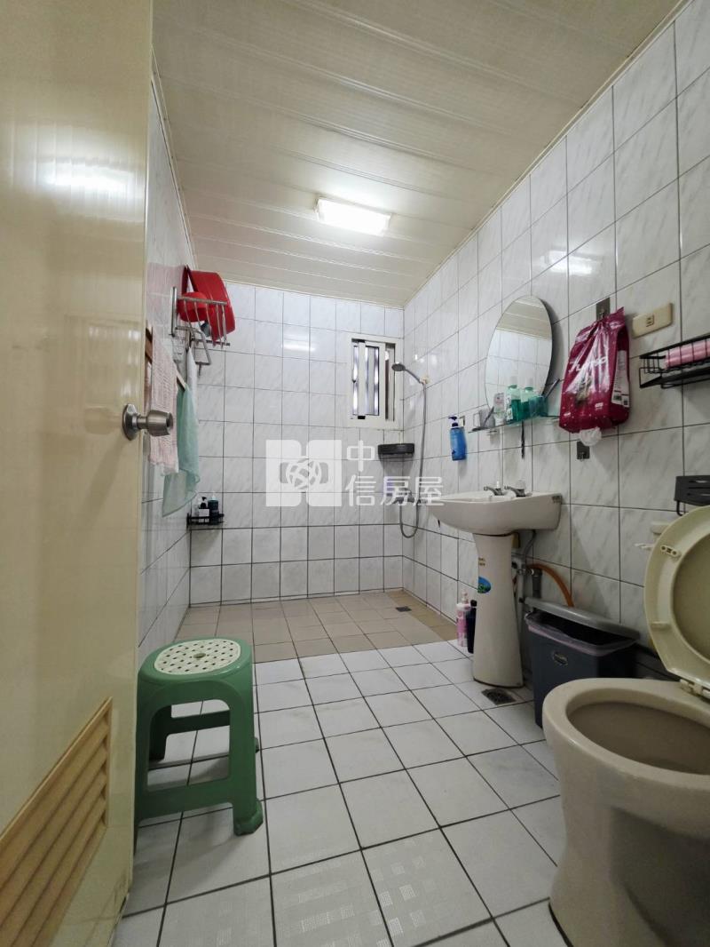 大里大四房前院停車邊間別墅房屋室內格局與周邊環境