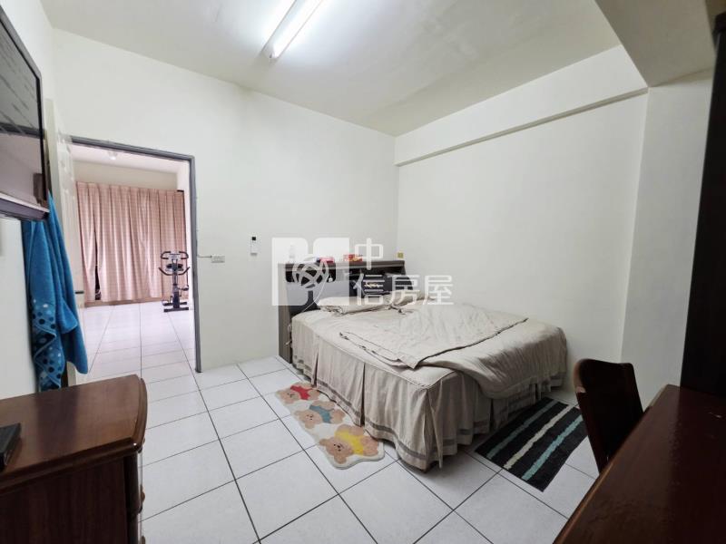 大里大四房前院停車邊間別墅房屋室內格局與周邊環境