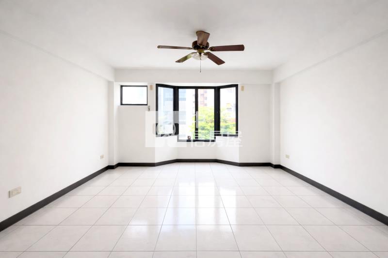 頭家厝稀有臨路四樓店住房屋室內格局與周邊環境