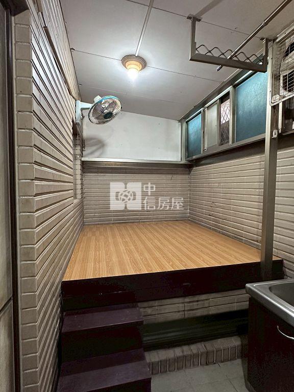 【收租、自住】傳世御苑 五房+雙車位別墅(中信卓越團隊)房屋室內格局與周邊環境