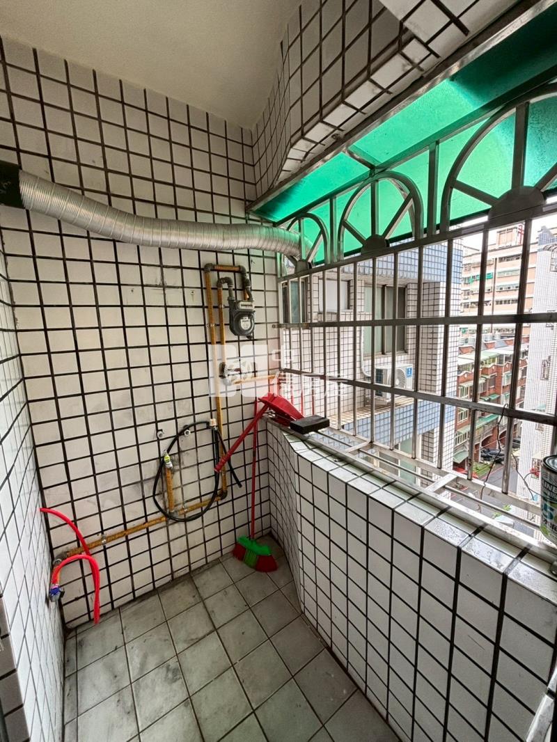 內壢環中邊間3+1房+車位房屋室內格局與周邊環境