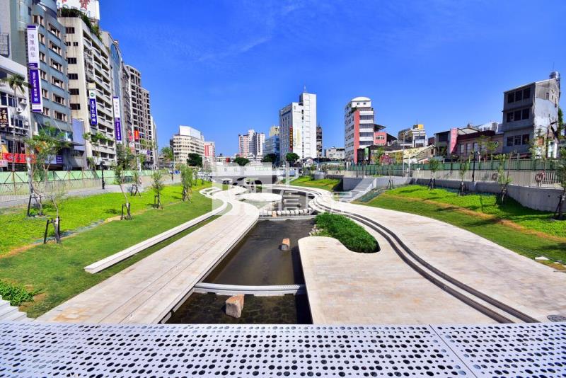 柳川水岸邊間大套房房屋室內格局與周邊環境