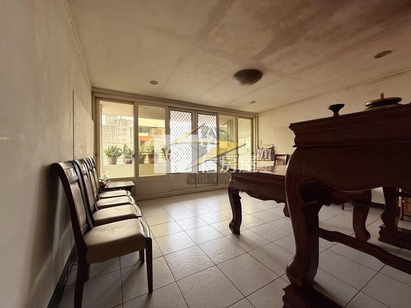 【星鑽】(專委)獨家-中壢後站信義學區稀有面寬美透天房屋室內格局與周邊環境