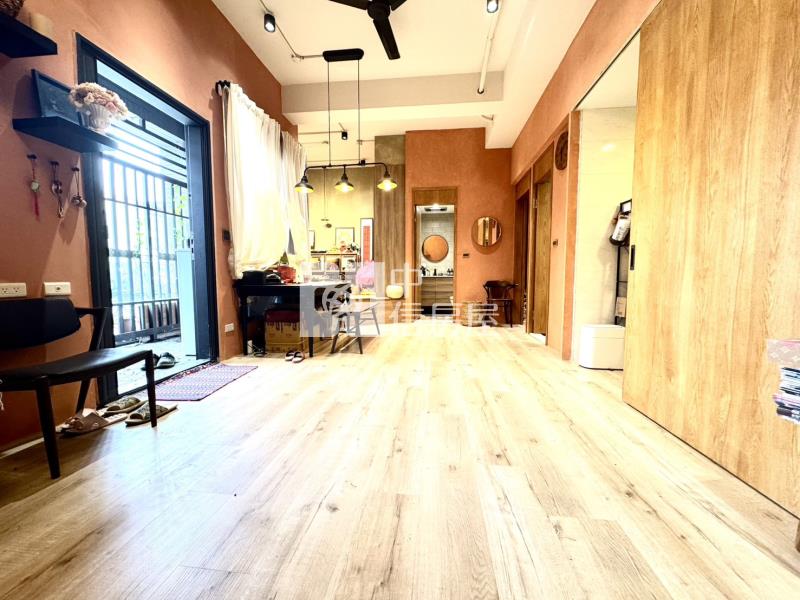 過嶺1樓大露臺二房車位房屋室內格局與周邊環境