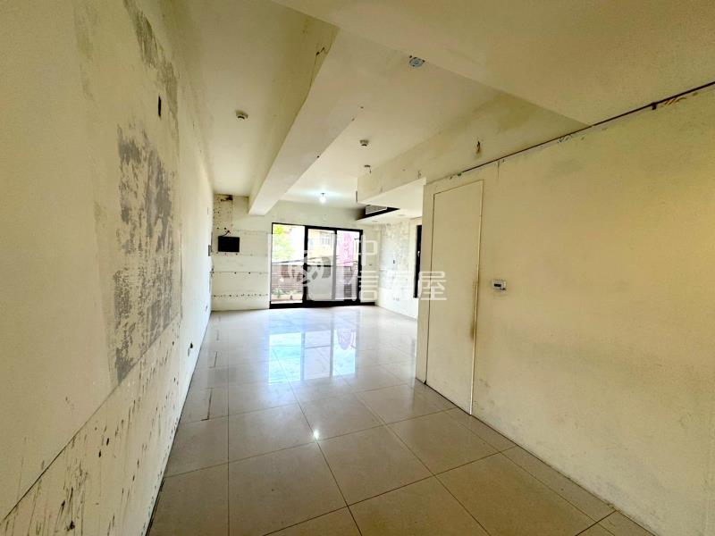 大園國小邊間面寬挑高店面房屋室內格局與周邊環境