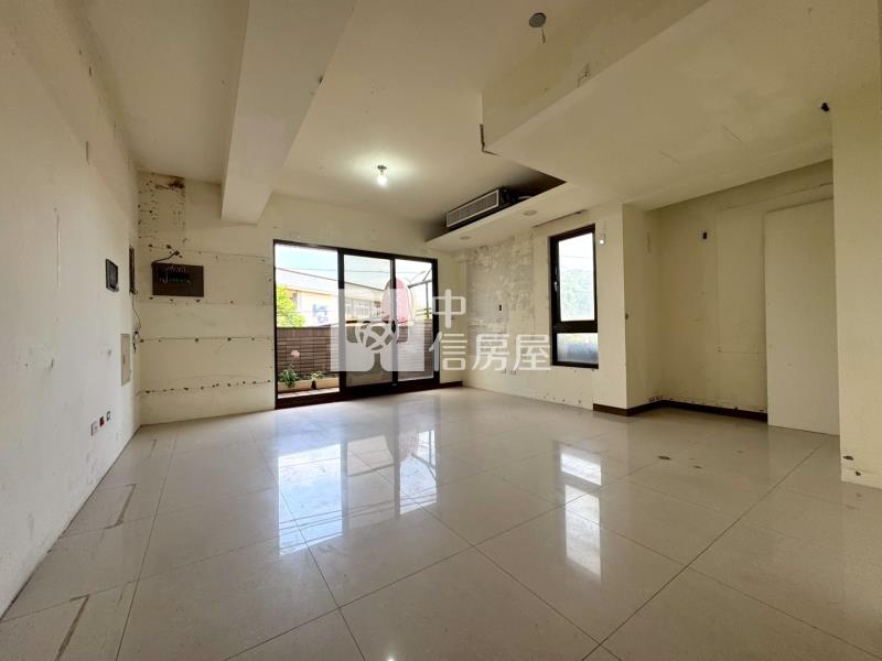 大園國小邊間面寬挑高店面房屋室內格局與周邊環境