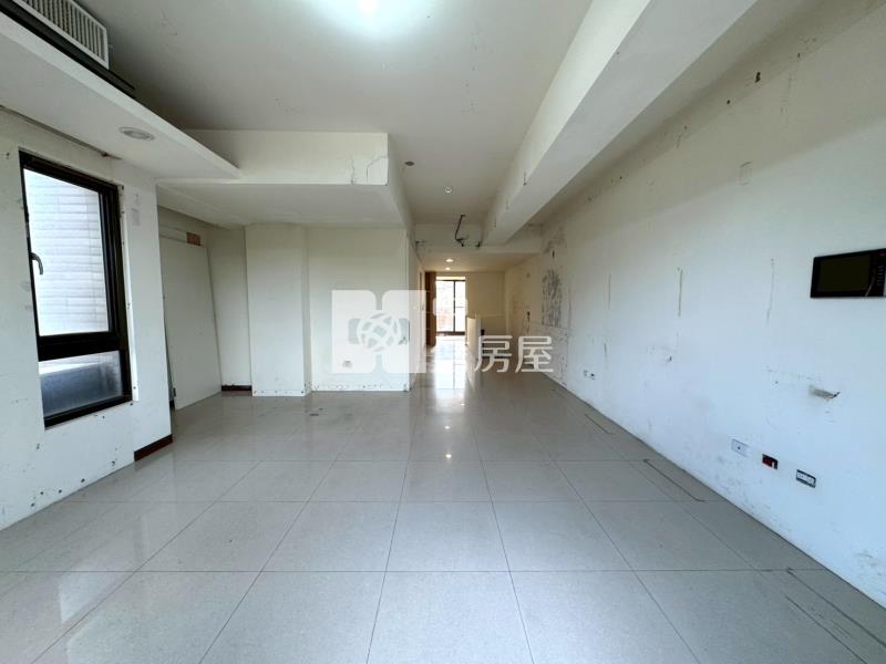 大園國小邊間面寬挑高店面房屋室內格局與周邊環境