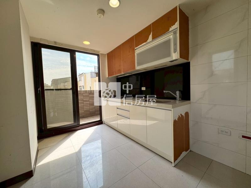 大園國小邊間面寬挑高店面房屋室內格局與周邊環境