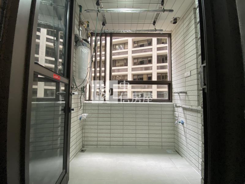 青埔亞昕喜徠登商辦房屋室內格局與周邊環境