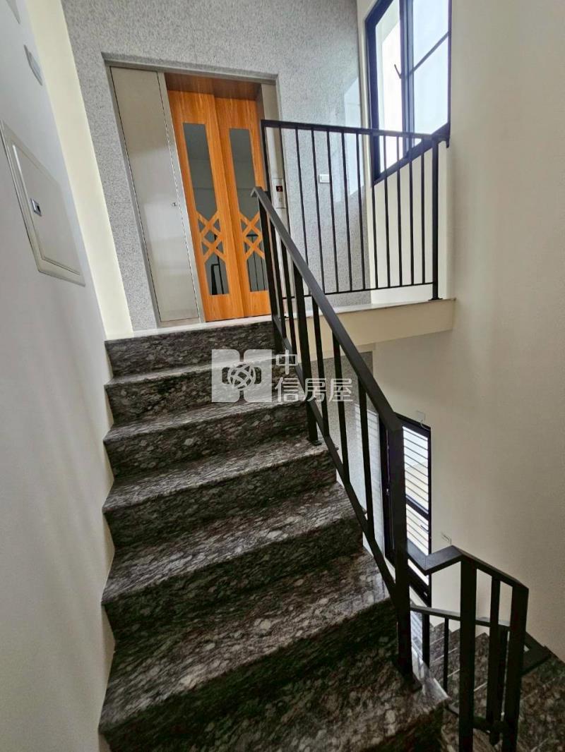 家樂福電梯金店面房屋室內格局與周邊環境