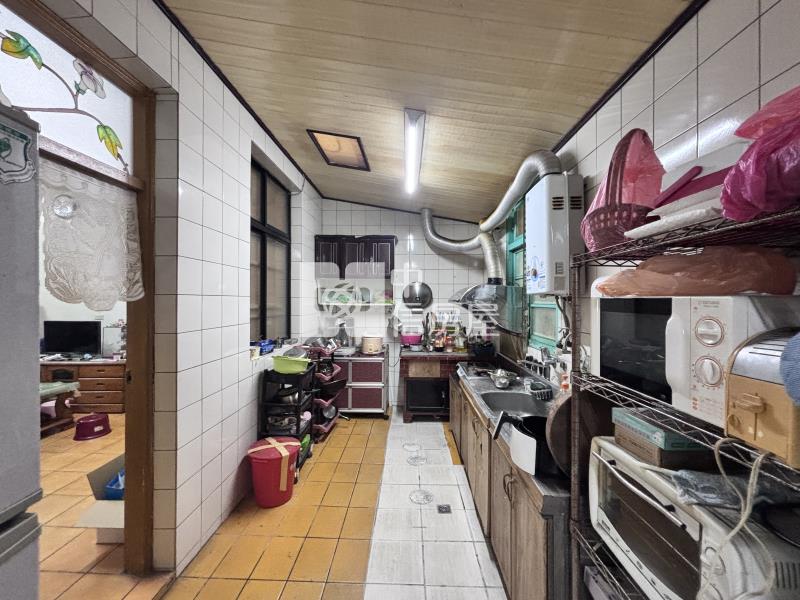 中央路旁大面寬孝親透天房屋室內格局與周邊環境