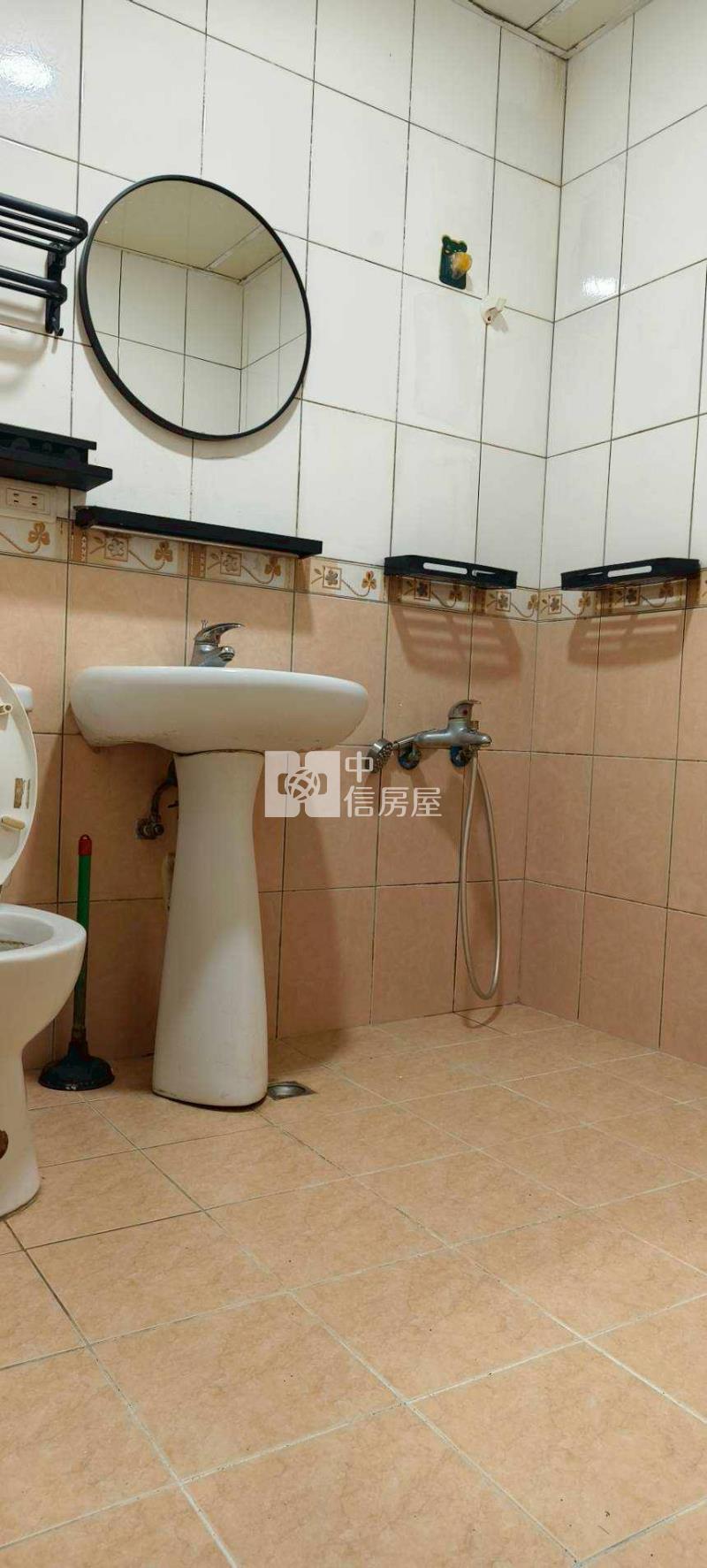 平鎮家樂福山仔頂商圈大兩房門前停車房屋室內格局與周邊環境