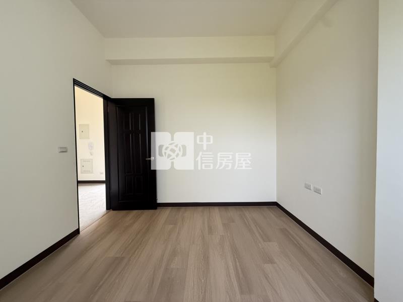 聖母臻藏電梯雙車墅+農地房屋室內格局與周邊環境