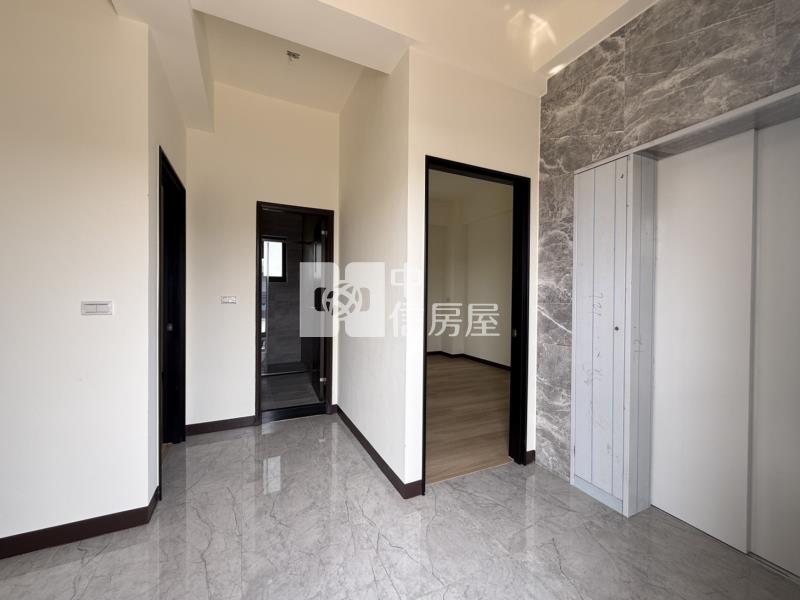 聖母臻藏電梯雙車墅+農地房屋室內格局與周邊環境