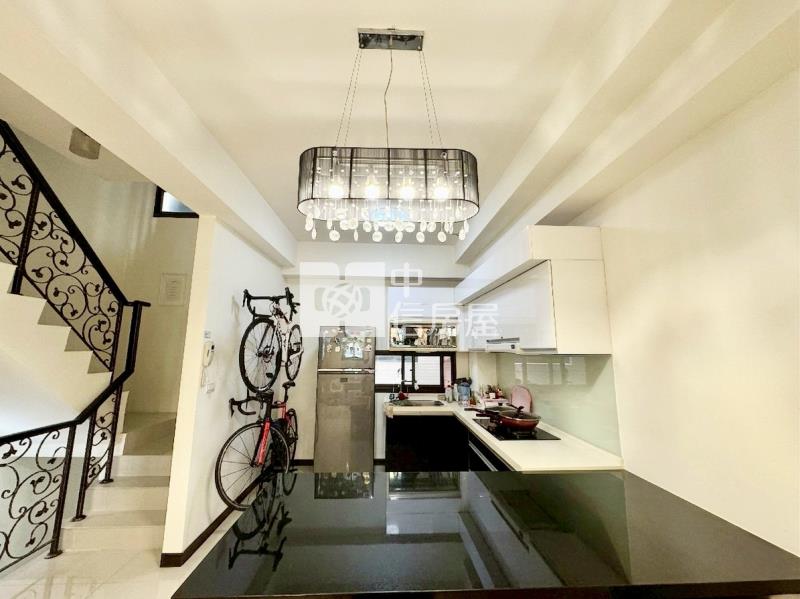 奧林匹克莊園臨路朝南店墅房屋室內格局與周邊環境