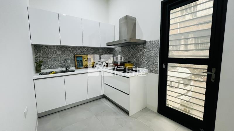 屏東市整新車庫透天房屋室內格局與周邊環境