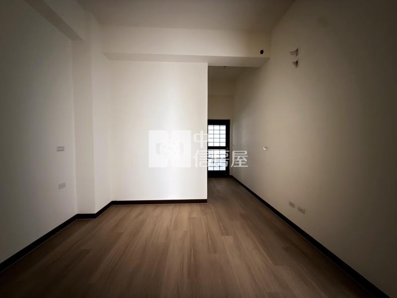 土城田園邊間四車電梯墅房屋室內格局與周邊環境