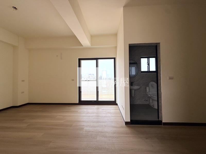 土城田園邊間四車電梯墅房屋室內格局與周邊環境