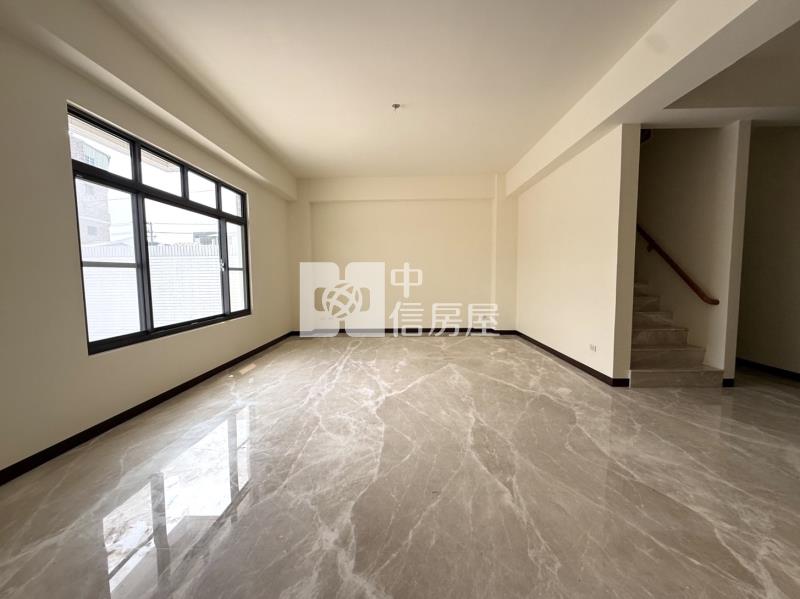 土城田園邊間四車電梯墅房屋室內格局與周邊環境