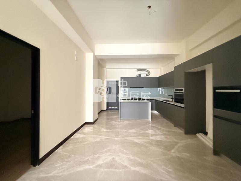 土城田園邊間四車電梯墅房屋室內格局與周邊環境