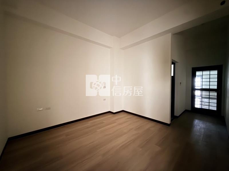 土城田園邊間四車電梯墅房屋室內格局與周邊環境