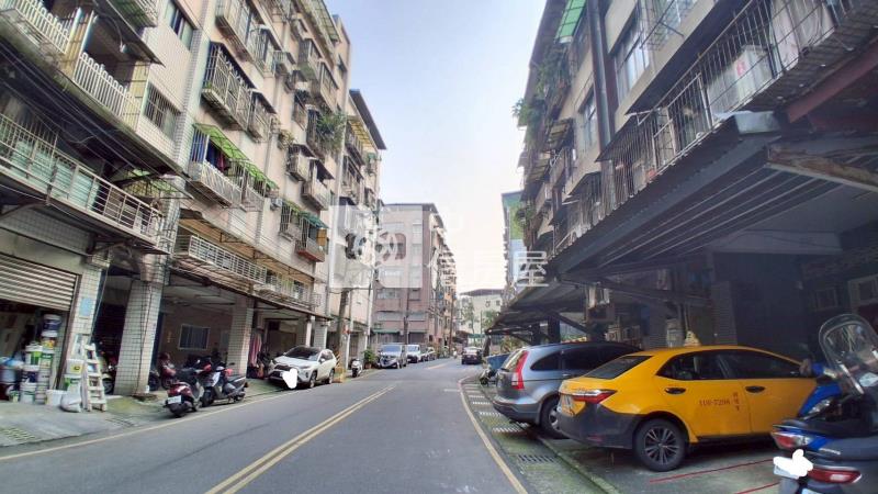 平地馬路邊靜謐三房三樓房屋室內格局與周邊環境