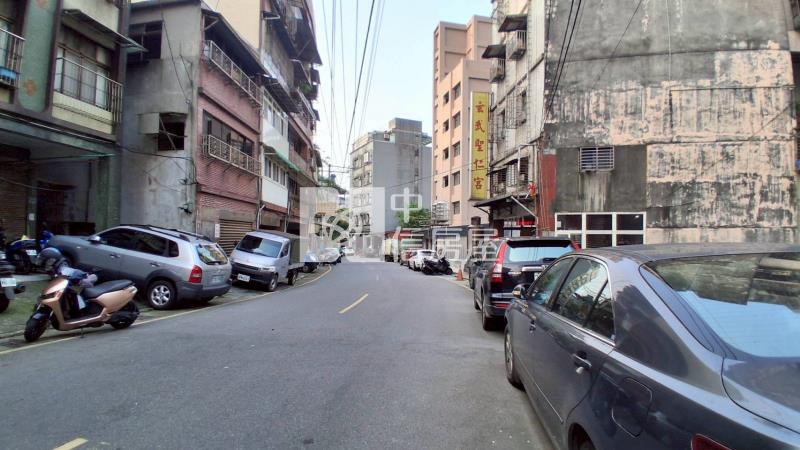 平地馬路邊靜謐三房三樓房屋室內格局與周邊環境