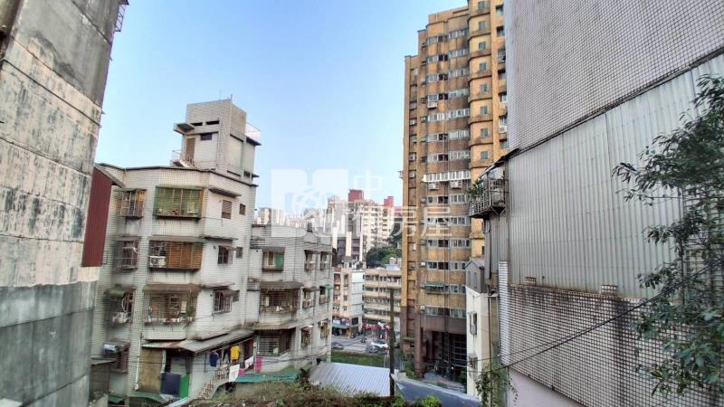 平地馬路邊靜謐三房三樓房屋室內格局與周邊環境