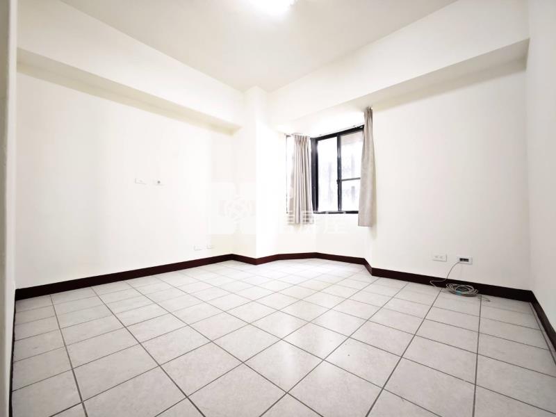 太平樹孝商圈低總價三房+休旅車位房屋室內格局與周邊環境